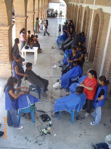 CECIM; Campañas de cortes de cabello en San Mateo Peñasco, Tlaxiaco.