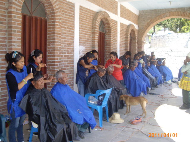 Campañas de cortes de cabello en San Mateo Peñasco, Tlaxiaco.